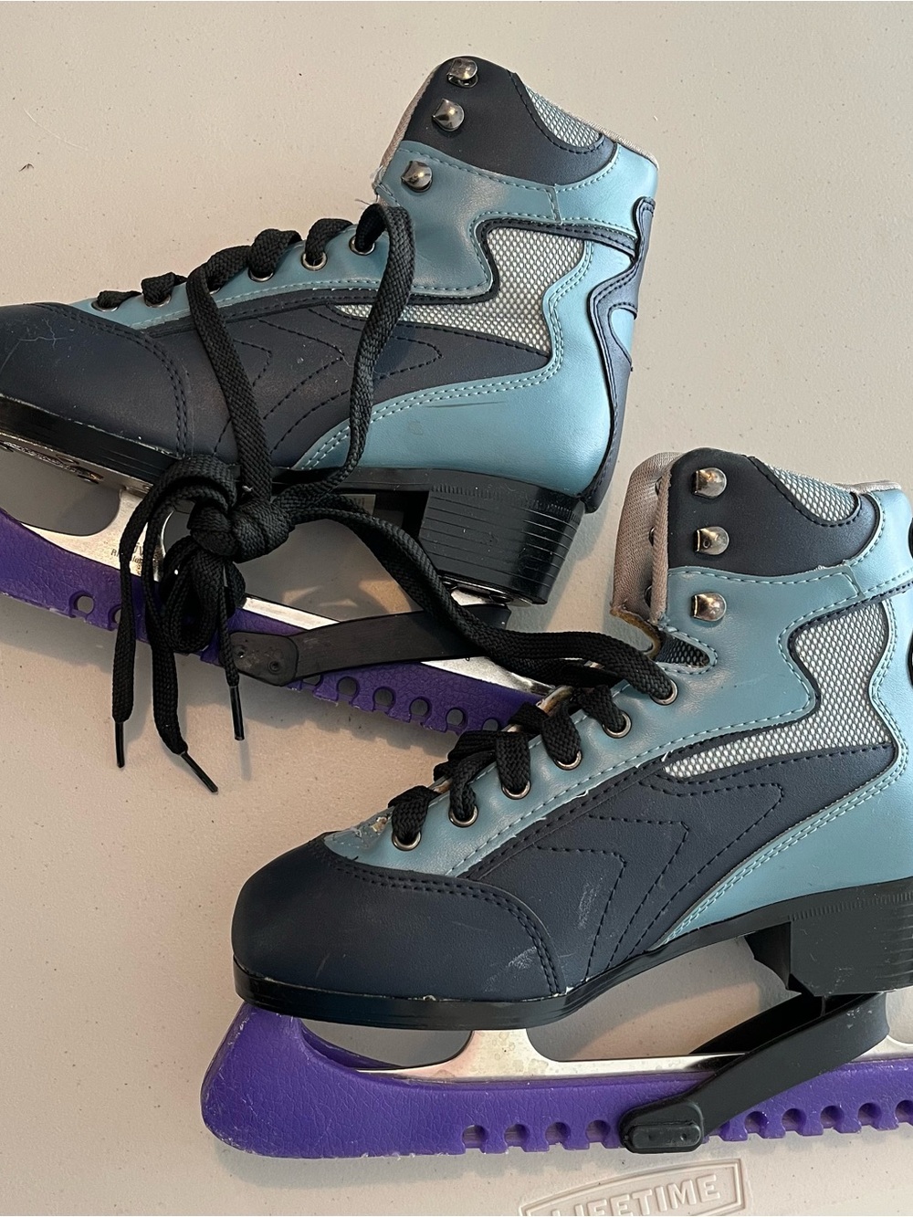 Youth Ice Skates in Blue and Gray - size 6